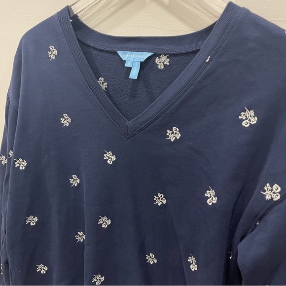 Draper James Bobbie V-Neck Sweater in Navy Embroidered Small Cotton - Picture 7 of 7